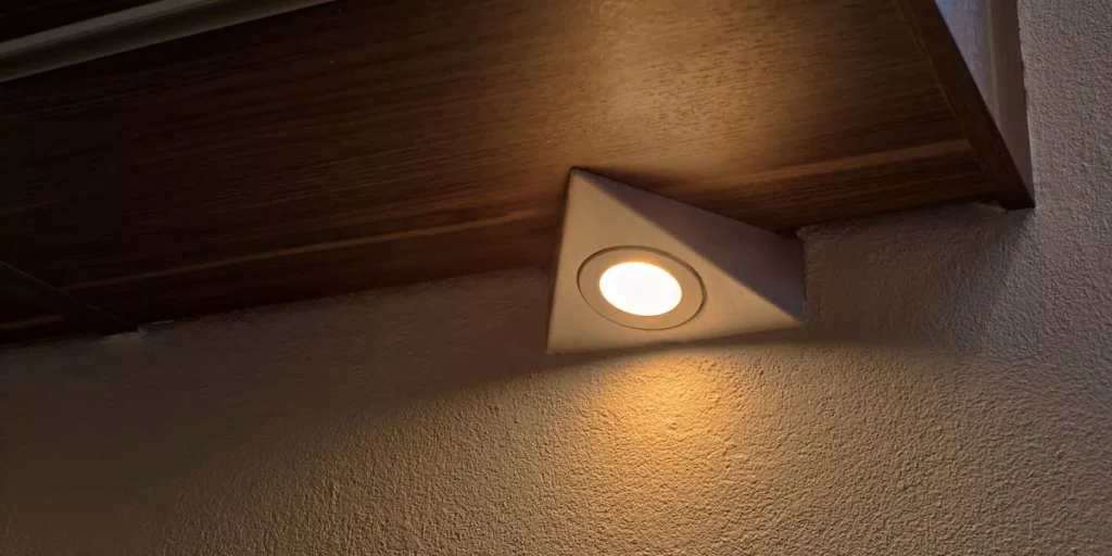 Transformando espacios con una colocación de luz creativa