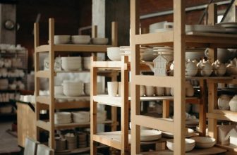 Ideas de estanterías abiertas para exhibir tus mejores utensilios de cocina