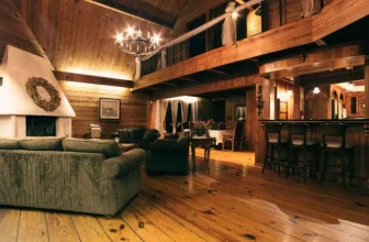 ¿Cómo se puede maximizar el espacio en una sala de estar pequeña?