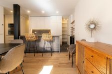 ¿Cómo se decora una isla de cocina para uso diario?