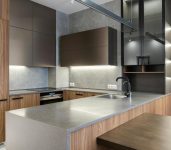 ¿Cómo se superpone la iluminación para una sala de estar acogedora?