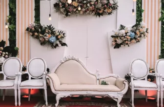 ¿Cómo se añade un toque de elegancia a las decoraciones navideñas?
