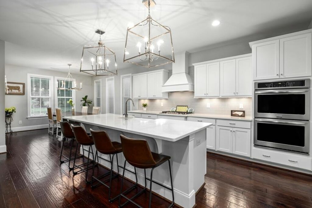 ¿Cuáles son los accesorios imprescindibles para una cocina moderna?